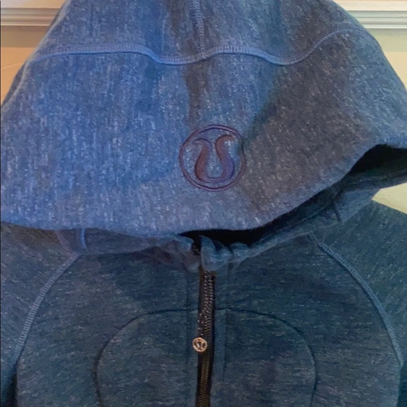 Lululwmon sweatshirt. Size 2. - Picture 2 of 4